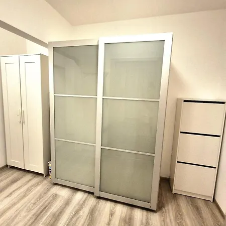 Nadherny V Ruzinove Lägenhet *