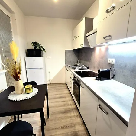 Nadherny V Ruzinove * 브라티슬라바