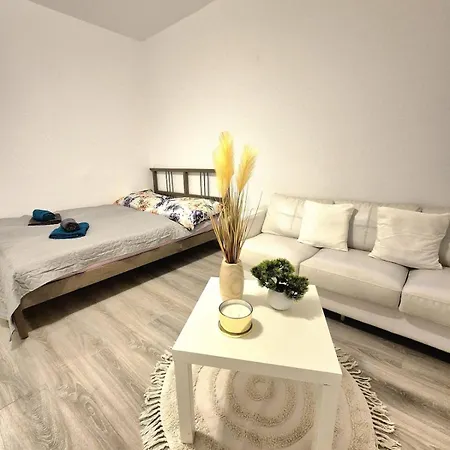 Nadherny V Ruzinove 아파트 *