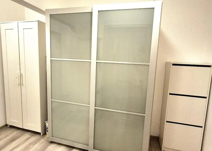 Nadherny V Ruzinove Lägenhet *